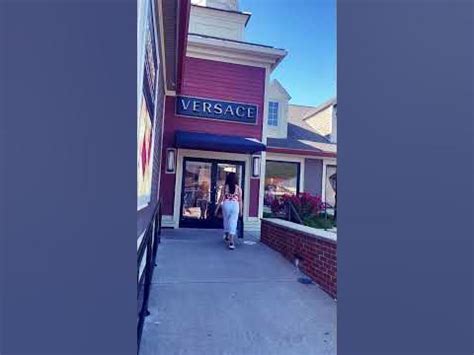 versace woodbury common